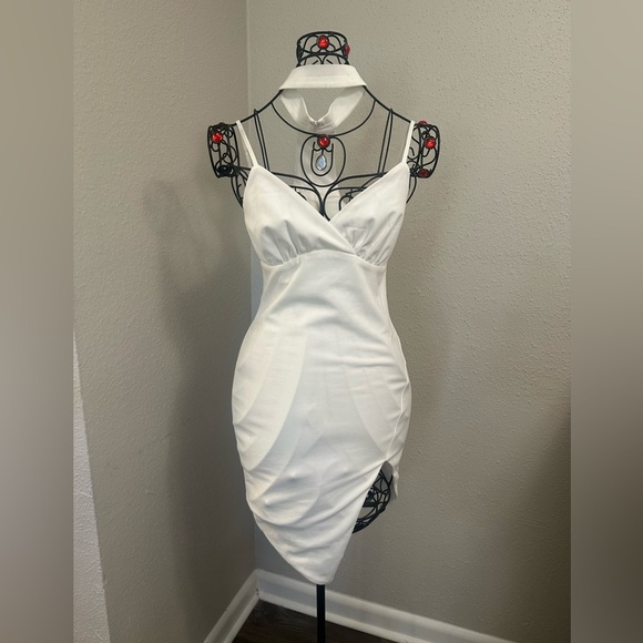 Dance & Marvel Dresses & Skirts - Dance & Marvel White Bodycon Mini Dress with Sweetheart Neckline